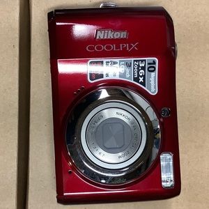NIKON CoolPix L20 camera with 4g SD card included